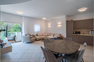 Family Vibe 3BR With Parking - 9