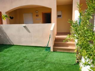 Bajo con jardín a pie de playa y piscina comunitaria con jacuzzi - Playas de Vera - 8