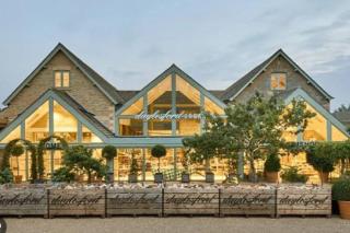 Luxury Barn near Soho Farmhouse - 1