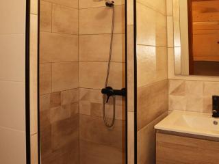 Studio rénové 6 pers, accès direct pistes, proche commerces et télésiège, balcon exposé Est - FR-1-322-461 - 1