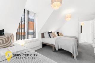 SCA-Arden House 10min to NEC Sleeps 6 Parks 2 Vans - Coventry - 4