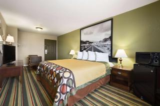 Super 8 by Wyndham Childress - Childress - 3