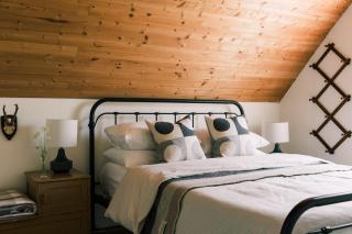 The Beachside Burrow - Next to Sandbanks w Hot Tub - 1