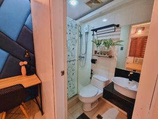 Modern Minimalist Condo near Airport - Manila - 4