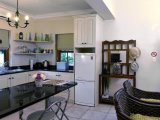 Petit Plaisir is a romantic self-catering cottage on the side of the village no1 - 5