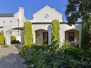 Petit Plaisir is a romantic self-catering cottage on the side of the village no1 - 2