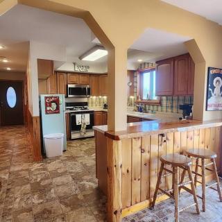 Phantom Pines Lodge • Private Golf Views • 3-Story - - 8