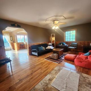 Phantom Pines Lodge • Private Golf Views • 3-Story - - 4