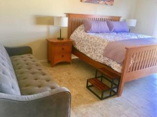 AntelopeCanyonHouse w VIEW offering Deals for two couples pets okay - 4