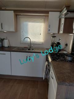 Lucy's Lodge - Rhyl - 5