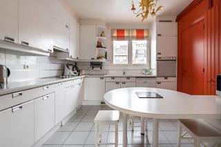 Veeve - A Romance in Rouge - Paris - 4