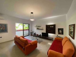 A room in a spacious condo,10 min walk from US ambassy - 4