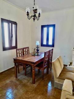 Cliffside Cozy Villa w/ Seaviews - 2