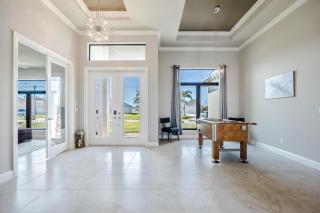 Pool and Spa, Canal Views, Sleeps 12! - Salted Air Villa - Matlacha - 1