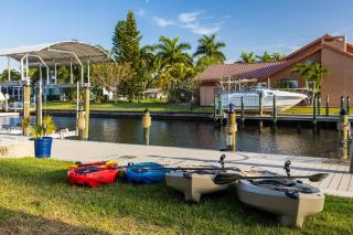 Stunning Waterfront Villa Direct Gulf Access, Kayaks, Heated Pool Sanctuary on Savona - 6