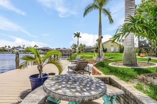 Stunning Waterfront Villa Direct Gulf Access, Kayaks, Heated Pool Sanctuary on Savona - Cape Coral - 4