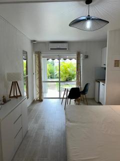 Superbe studio avec CITERNE d'Eau et Piscine, En plein coeur de la Marina! Proche Aéroport & Ferry - 8