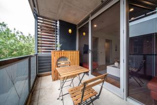 Huttside Luxury Central Secure Car park - 6