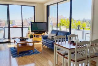 The East Ender 1BR Balcony City View - 5