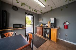 Sleep-ees Inn, Saginaw & Frankenmuth - Saginaw - 2