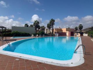 Bedroom with shared bathroom and swimming pool - 5