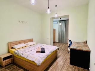 City Center Spacious 3 Bedroom+ 2.5 Bathrooms , Stunning View + Open Balcony For Families and Groups - 7