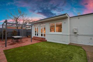 Morris and Eaton Cottages - 3BR WiFi Parking - Colonel Light Gardens - 0