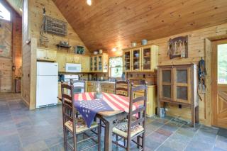 12 Mi to Staunton River Nathalie Cabin with Deck - Nathalie - 8