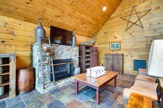 12 Mi to Staunton River Nathalie Cabin with Deck - Nathalie - 7