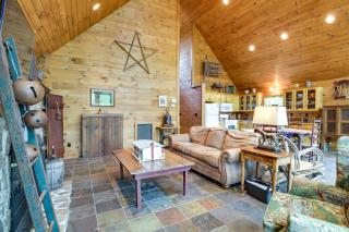 12 Mi to Staunton River Nathalie Cabin with Deck - Nathalie - 6