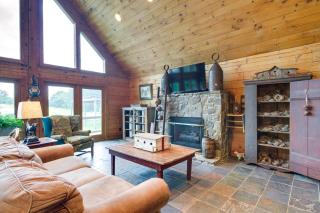 12 Mi to Staunton River Nathalie Cabin with Deck - Nathalie - 5