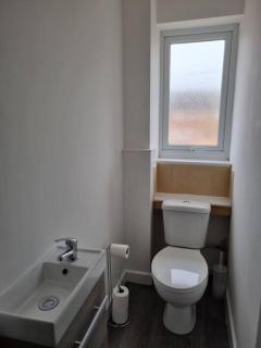 5 bedroom house - Cheshire Oaks - 7