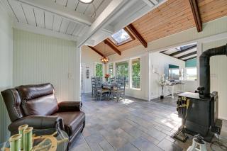 Private Beach at Waterfront Harstine Island Escape - 3