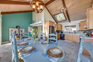 Private Beach at Waterfront Harstine Island Escape - 1