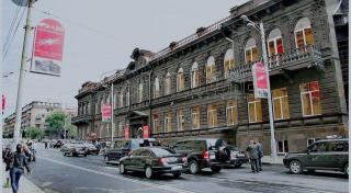 Republic Square, Charming Balcony Apartment in City Center, Best Location! - Yerevan - 2