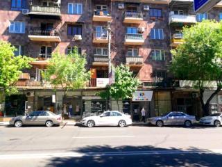 Republic Square, Charming Balcony Apartment in City Center, Best Location! - Yerevan - 3