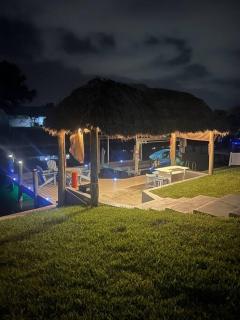 Heated pool, Family Fun, Tiki Bar, kayak, 3bd 2ba - Cape Coral - 0
