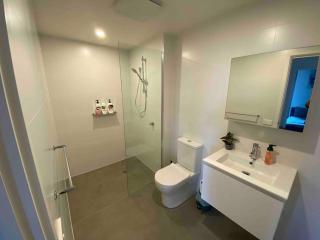 Brand New 2B2B Apt (City, Chinatown, free Parking) - 3
