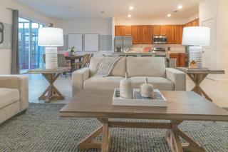 Waterfront Brand New Modern Luxury 8 BR pool house! Sleeps 16 - Kissimmee - 9