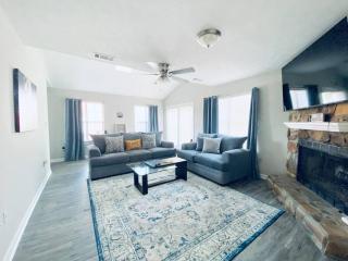 Relaxing Oasis with Pool Gazebo in Family-Friendly Neighborhood - Montgomery - 7