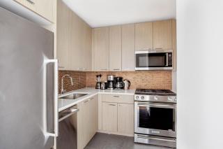 Tribeca Studio w Great views Indoor pool NYC-109 - 3