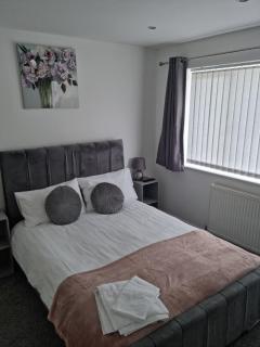 Entire House - Cheshire Oaks/Ellesmere Port - Ellesmere Port - 2