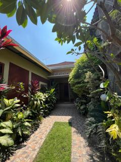 Guesthouse Eldys Jogja - Gondowulung - 0