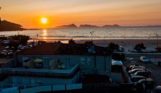 Hostal Montevideo Camino De Santiago & Beachfront - 1