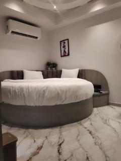 HOTEL LAVISH - Ahmedabad - 5