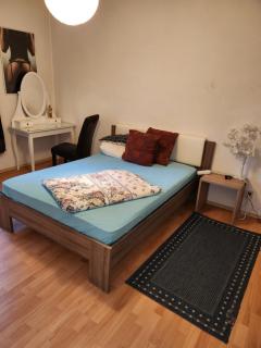 HBS, EG, BESTPREIS- Leistung, Nähe City, mit Parkplatz, sie wählen 1 oder 2 große Zimmer für 1- 5 Personen große Küche, Bad Einfach und gut - 0