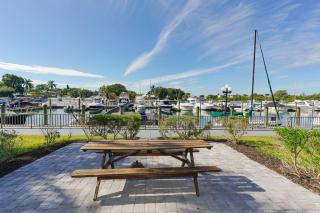 Waterfront, Pool, Tiki Bar & Grill, Gym, location! - Sarasota - 1