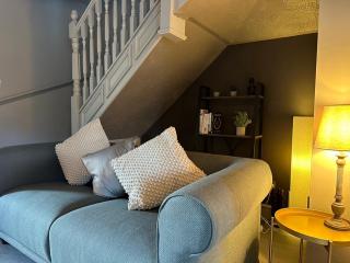 Orchard House - Great Design, Cul-De-Sac Suitably located for Family and Business Travellers, Free Wifi & Free Parking available , Outdoor Garden - Swindon - 8