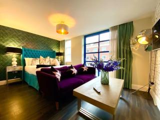 Stunning Apartment Suite - Free Parking & WiFi! - 7