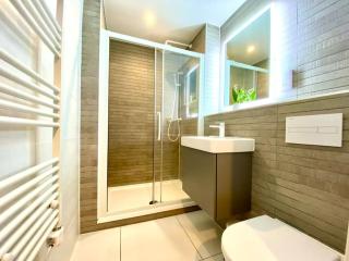 Incredible Apartment - Amazing Location - Free Parking & WiFi! - 1